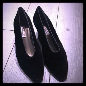 Vintage style black velour heels. Like new!